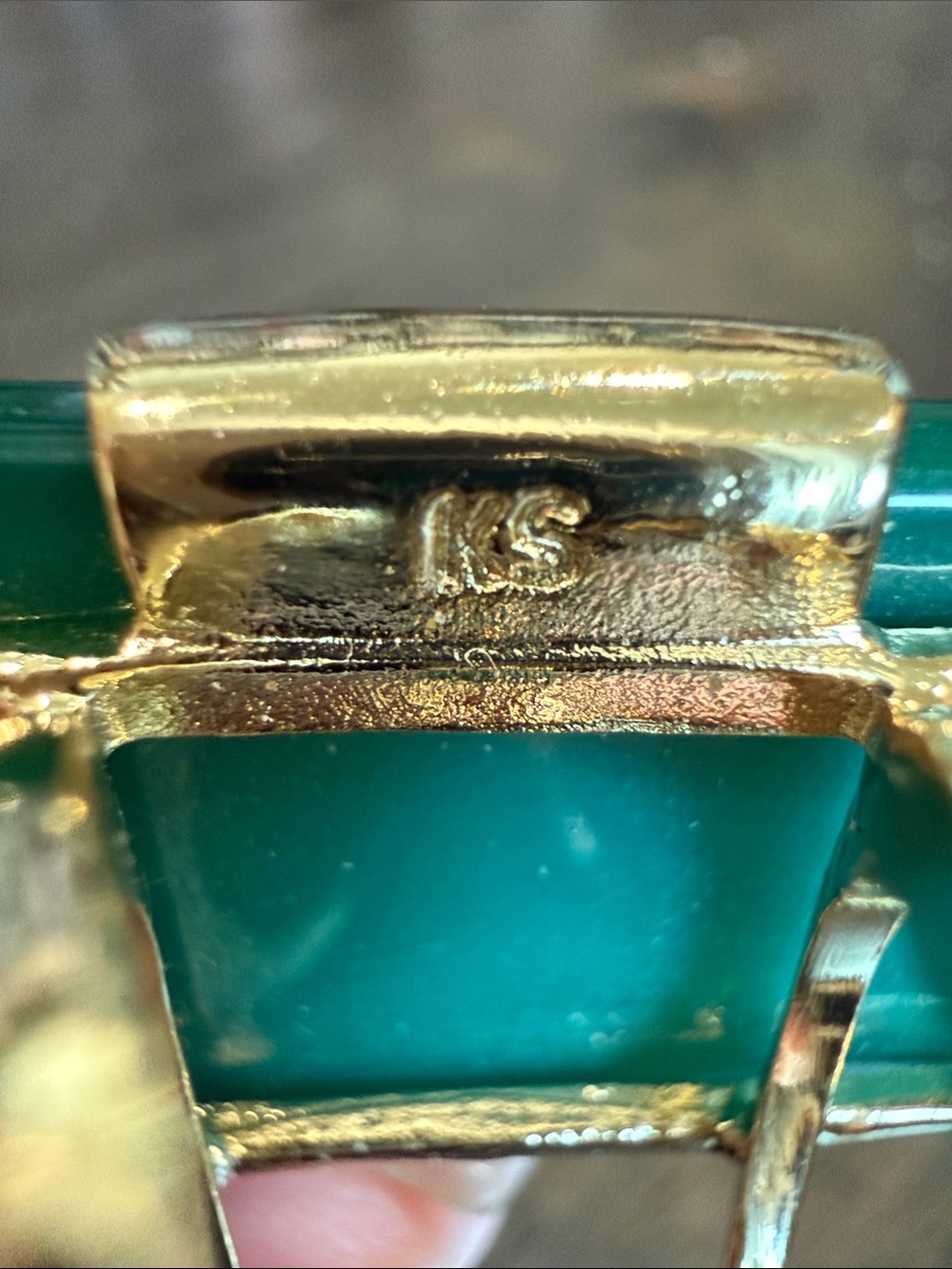 Kendra Scott Green Rectangular Statement Ring with Gold Accents Size 7 - Picture 2 of 5